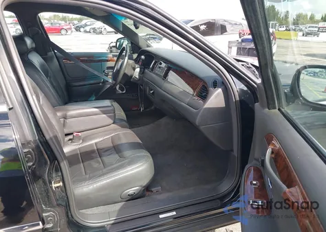 1998 Lincoln Town Car Signature из США, поврежденный, VIN 1LNFM82W4WY732328